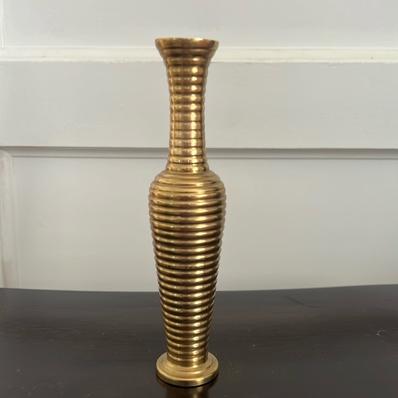 Beautiful brass bud vase - Picture 1 of 5